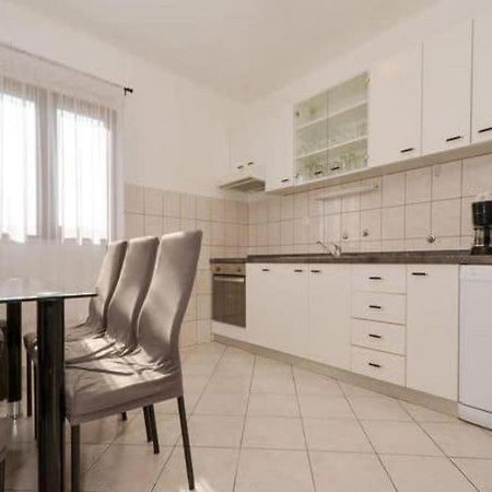 Apartment With Heated Pool And Sea View Трогир Экстерьер фото
