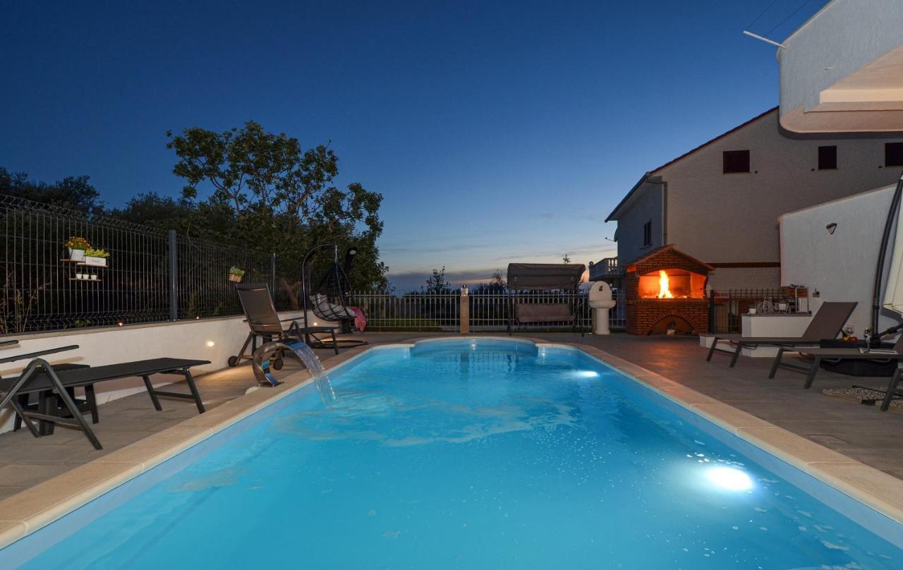 Apartment With Heated Pool And Sea View Трогир Экстерьер фото