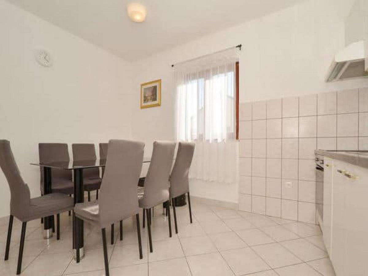 Apartment With Heated Pool And Sea View Трогир Экстерьер фото